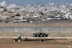 Tank israeliano al confine con Gaza - Afp