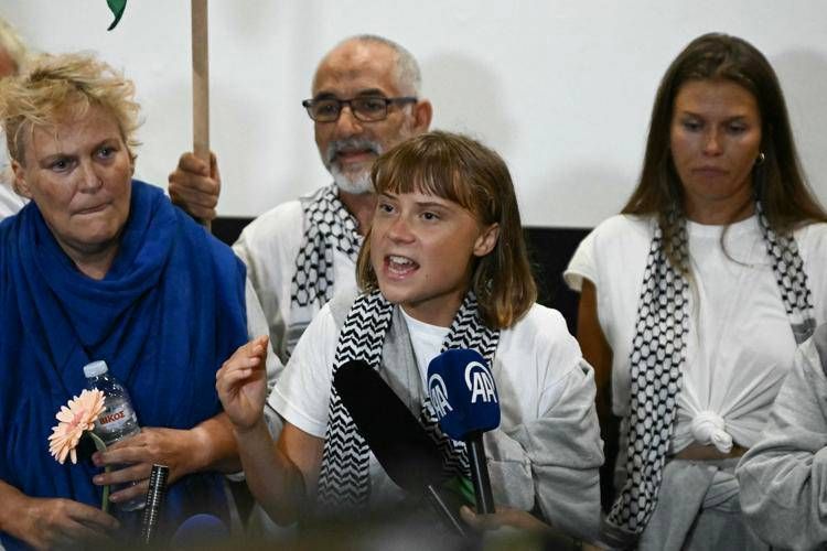 Flotilla, l'attivista svedese Greta Thunberg in conferenza stampa ad Atene - Afp