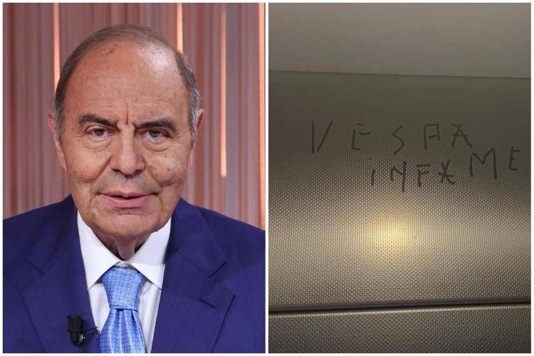 Bruno Vespa e la scritta in un ascensore di Via Teulada - Ipa