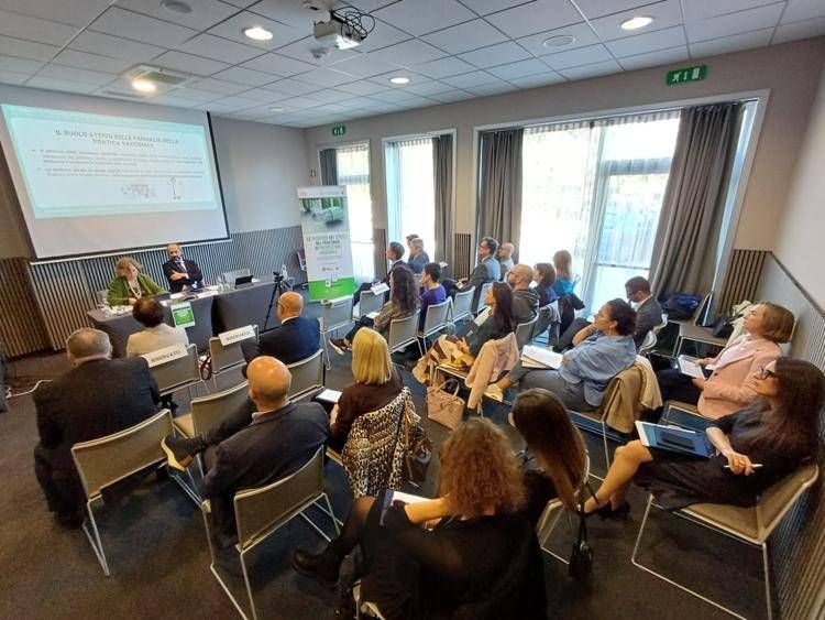 Ad Ancona il Road Show sulla prevenzione vaccinale: nuovo ruolo da protagonista della farmacia dei servizi, da distributore del farmaco a baluardo dei cittadini