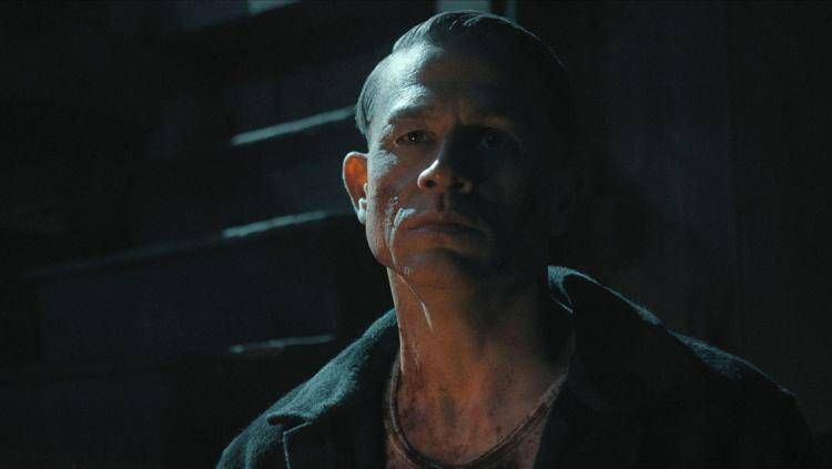 Charlie Hunnam è il serial killer Ed Gein: 