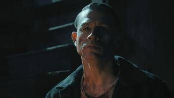 Charlie Hunnam è il serial killer Ed Gein: "L'isolamento è il mostro di oggi"