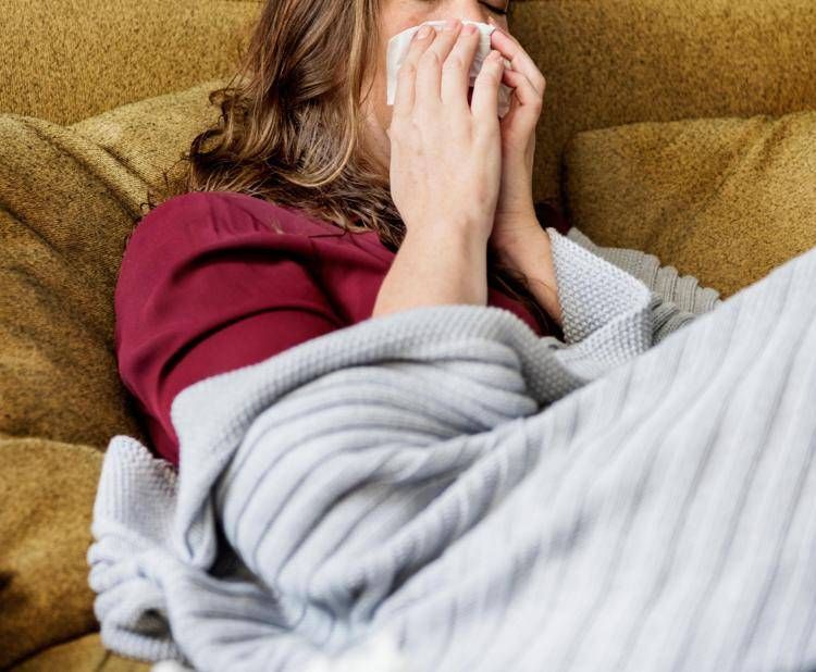 Donna con l'influenza (Foto )