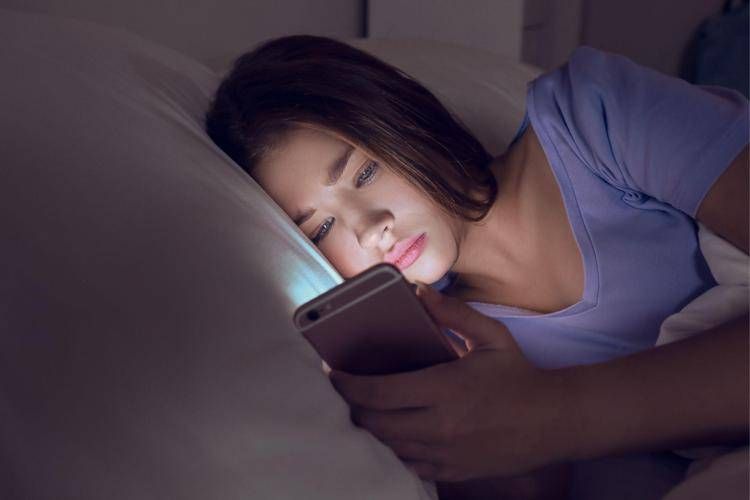 Una persona alle prese con l'insonnia