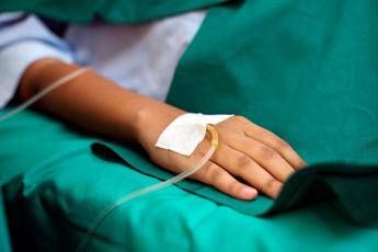 Pensava fosse mal di schiena, 38enne muore di cancro al retto otto settimane dopo i primi sinto