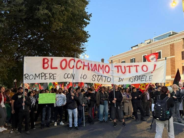 Gaza e Flotilla, manifestanti in piazza: 