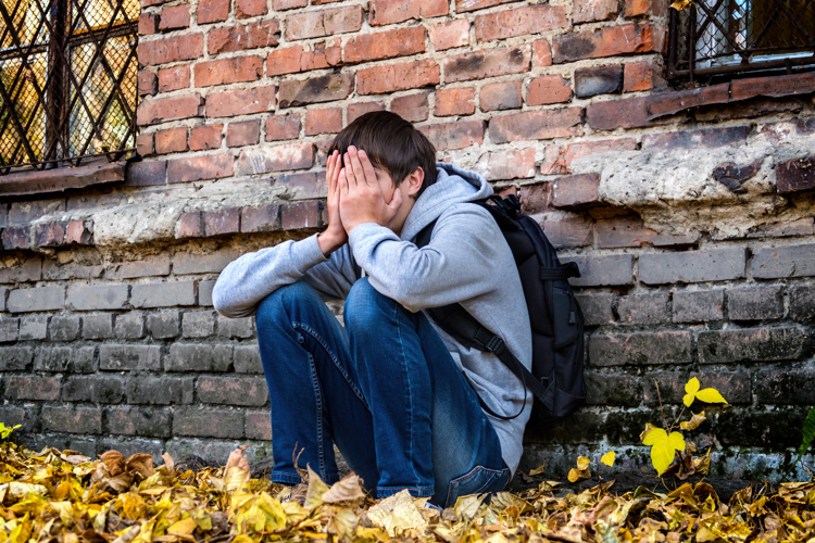 Dissociazione, il meccanismo (di difesa) che colpisce sempre più adolescenti