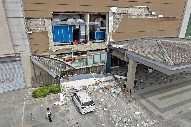 Edificio danneggiato nelle Filippine - Afp