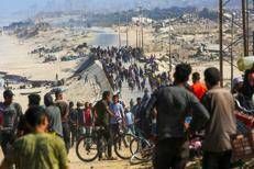 Palestinesi sfollati a Gaza - (Afp)