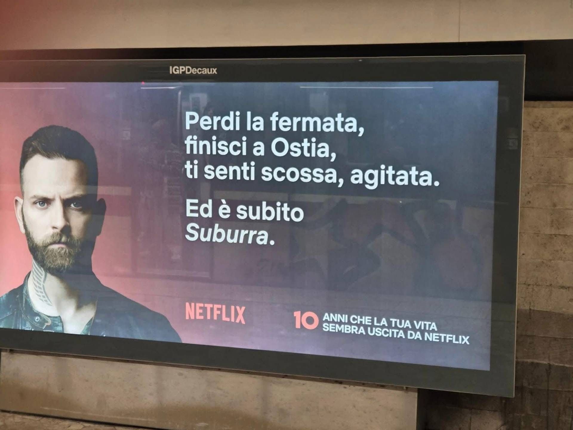 “Finisci a Ostia ed è subito Suburra”, la pubblicità Netflix scatena le polemiche