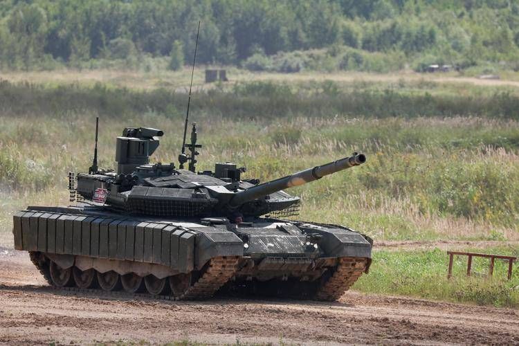 Un tank T-90