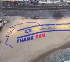 Il messaggio di ringraziamento a Trump sulla spiaggia