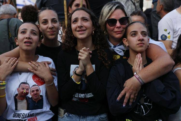 L'attesa dei parenti degli ostaggi - Afp