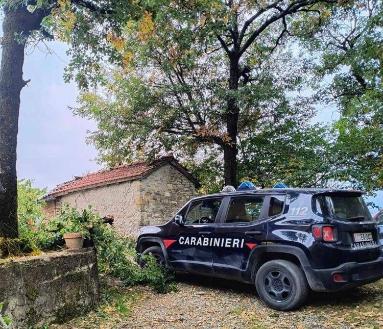 Carabinieri sul luogo dell'incidente