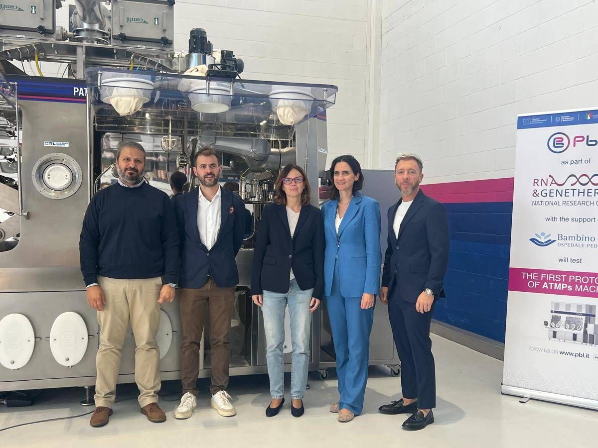 Presentato a Parma CFBox, primo isolatore robotizzato per produzione di terapie avanzate