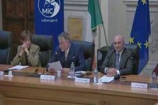 Alba capitale arte contemporanea 2027, Giuli l'annuncia cantando Vasco - Video