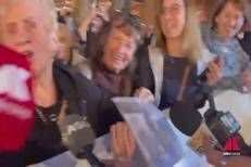 Can Yaman, la fan 84enne alla Festa di Roma: