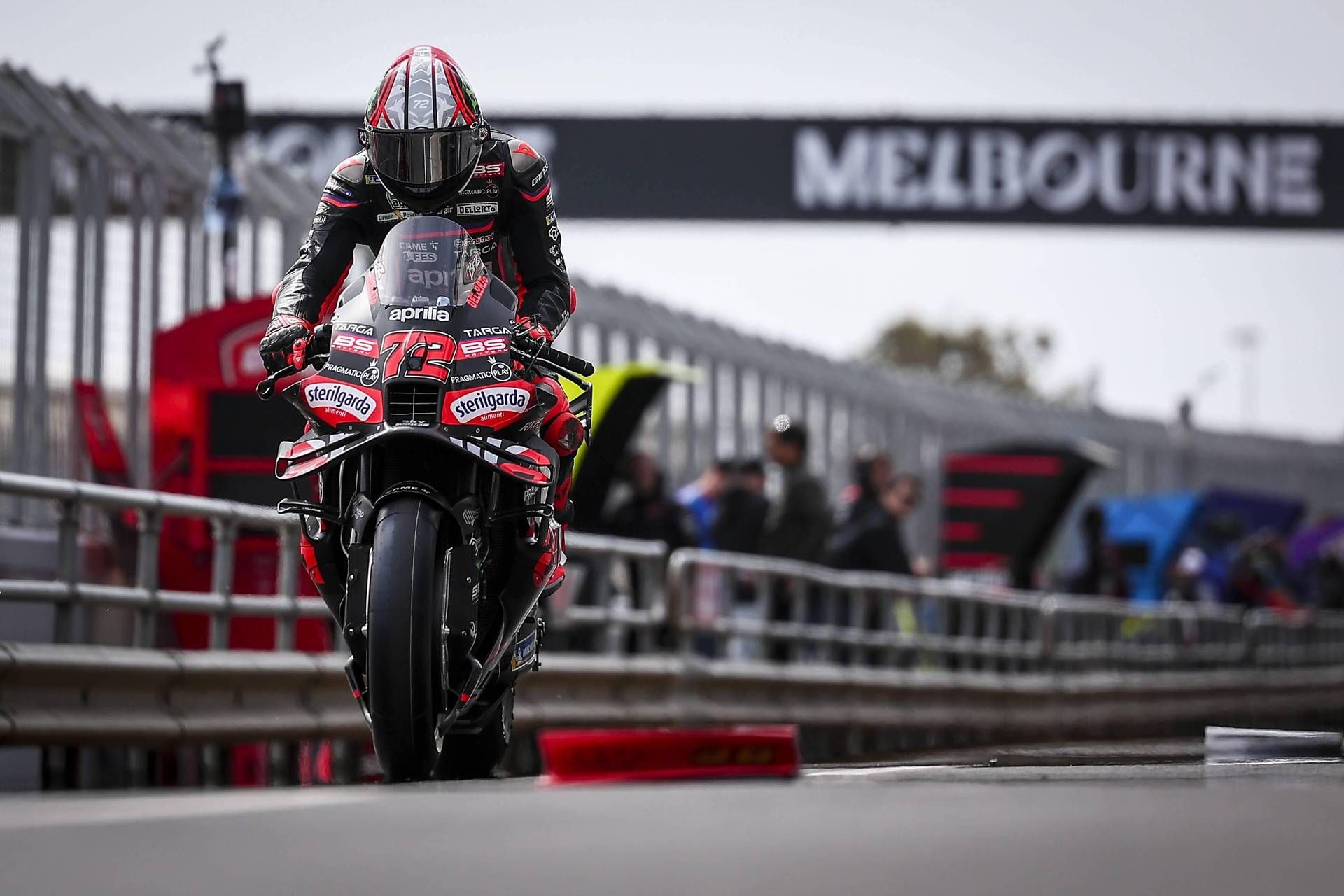 MotoGp, festa Aprilia in Australia: Bezzecchi domina la Sprint. Penultimo Bagnaia