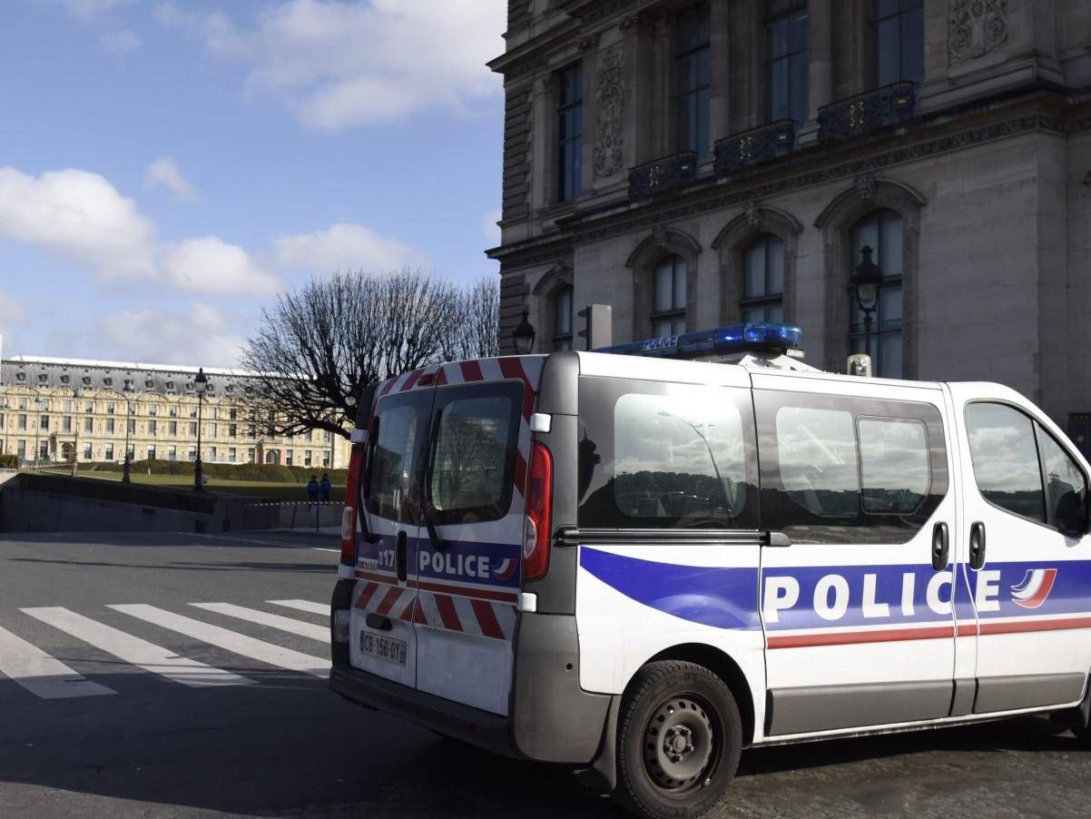 Parigi, rapina al Museo del Louvre