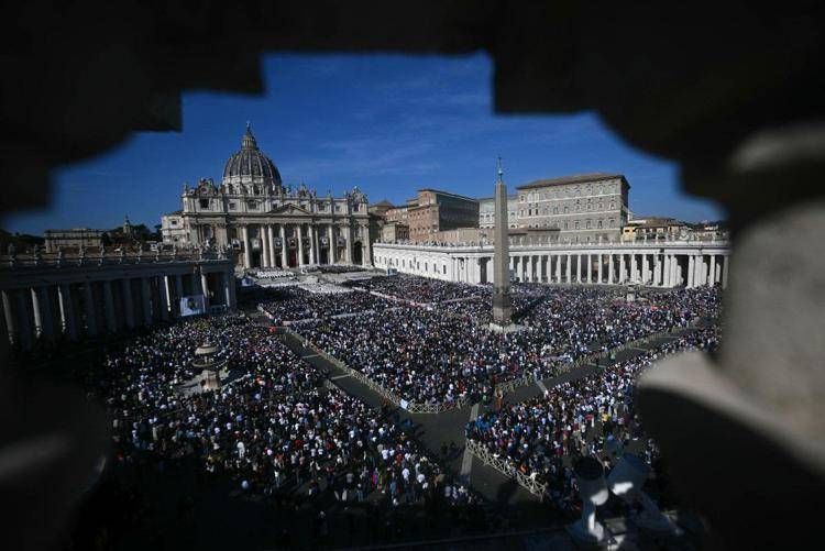 La canonizzazione a San Pietro (Afp)