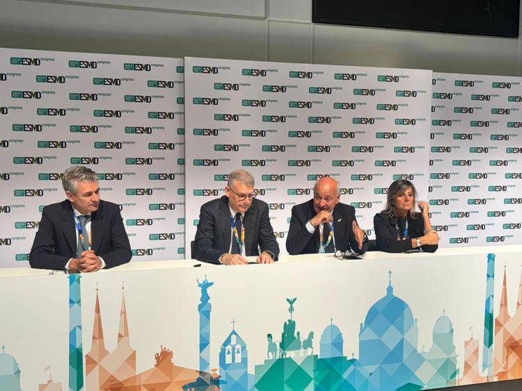 Cancro seno iniziale Her2+, con anticorpo farmaco-coniugato -53% recidiva