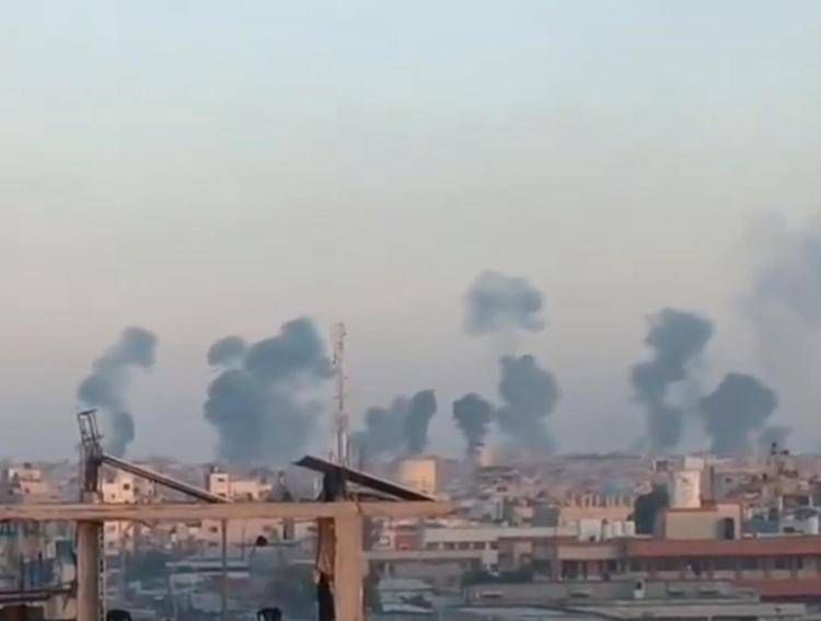 Colonne di fumo a Rafah