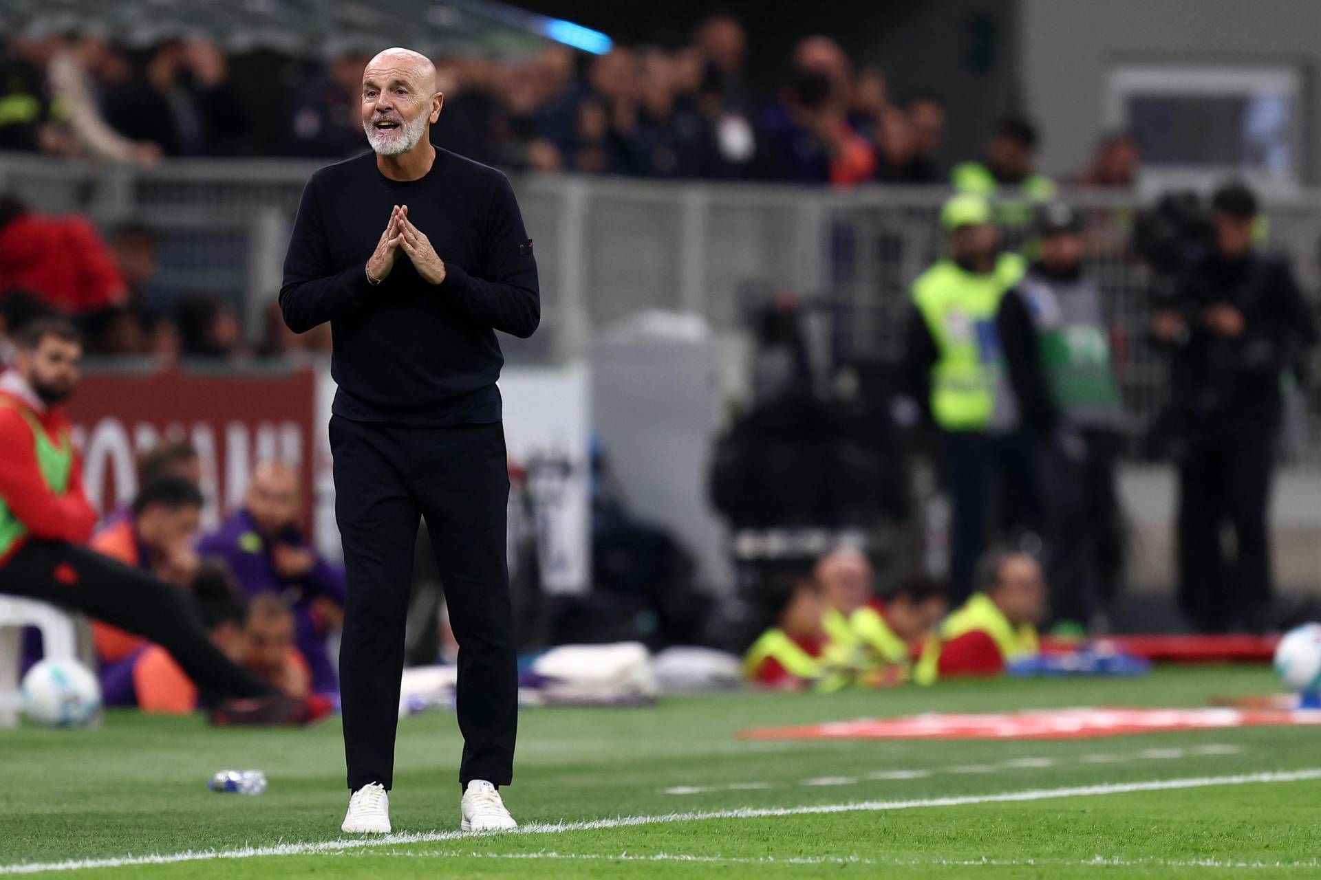 Milan-Fiorentina 2-1, Pradé non ci sta: "Rigore scandaloso". Pioli: "Così invitiamo i giocatori a simulare"