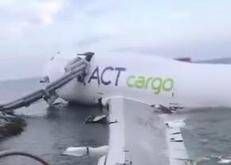 L'aereo cargo precipitato a Hong Kong