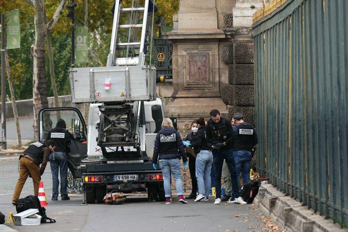 Louvre riapre ai visitatori. Darmanin: "Furto dà immagine pessima della Francia"