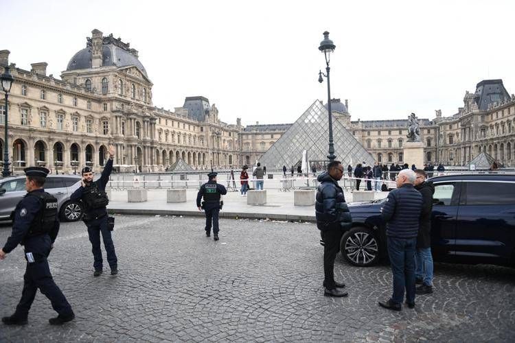 Louvre, Mercuri (Mic): 