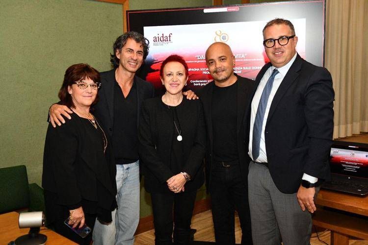 Kledi Kadiu accanto a Mvula Sungani, Domenico Barbuto, Amelia Salzano, Loredana Errico