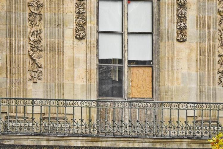 La finestra del Louvre da cui sono entrati i ladri - Ipa