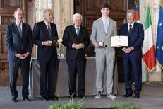 Il Presidente Sergio Mattarella consegna le insegne di Cavaliere dell’Ordine “Al Merito del Lavoro” a Valentino Campagnolo