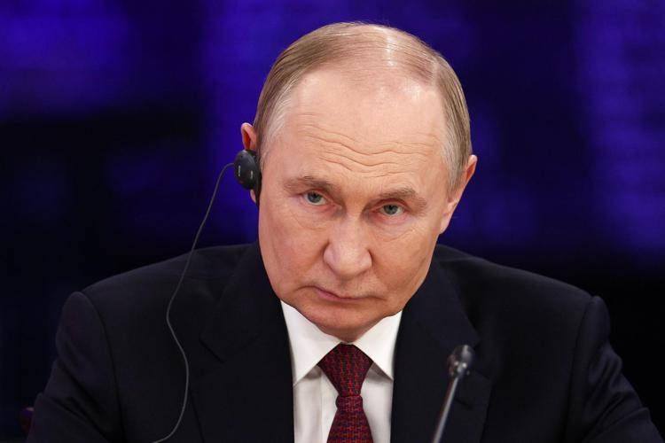 putin_auricolare_pp_fg_ipa image Vladimir Putin