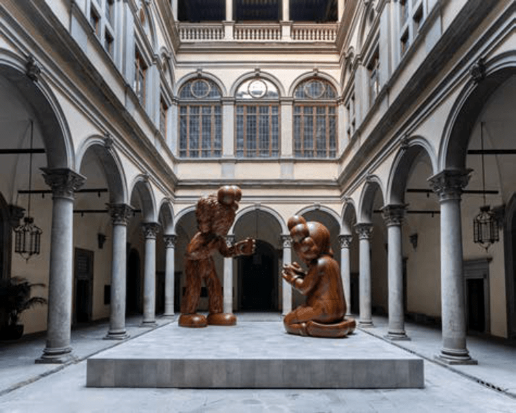 Kaws porta 'The Message' a Palazzo Strozzi