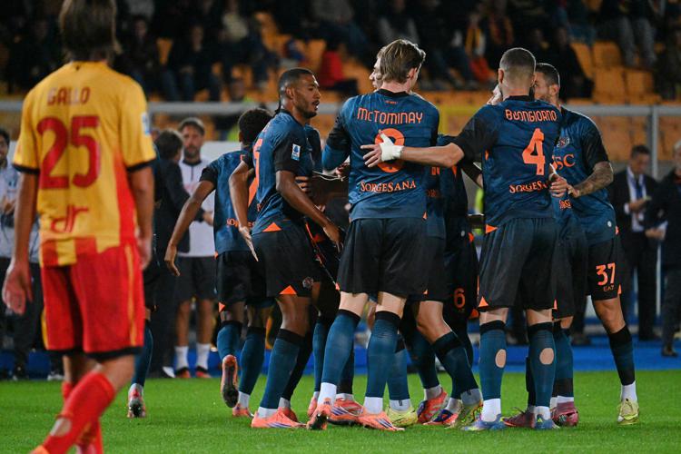 Lecce-Napoli 0-1, Camarda sbaglia rigore e Anguissa fa volare Conte