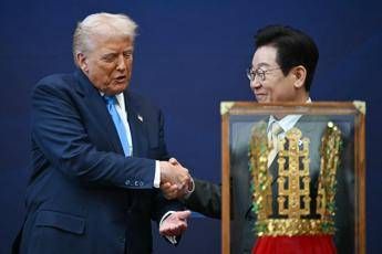 Trump e il regalo speciale in Corea del Sud