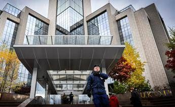 Ucraina, ondata di droni sulla Russia: colpita raffineria e impianto chimico