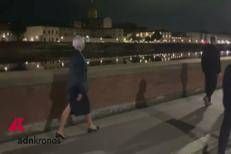 La presidente della Bce Lagarde a passeggio sui lungarni di Firenze - Video