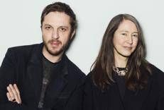 Glenn Martens con la designer Ann-Sofie Johansson di H&M