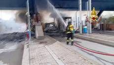 L'incendio al casello della A21