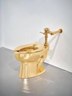 Sotheby's mette all'asta la toilette in oro di Maurizio Cattelan