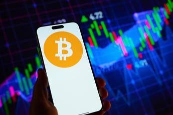 Criptovalute: settimana in bilico tra ottimismo e incertezza, Bitcoin resta l'ancora del mercato