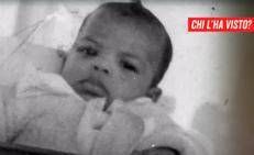 La foto del bimbo mai riconosciuto di tanti anni fa, oggi destinatario di un'eredità. Immagine da 'Chi l'ha visto?'. 