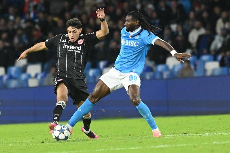 Champions, Napoli-Eintracht 0-0: qualificazione in salita per Conte