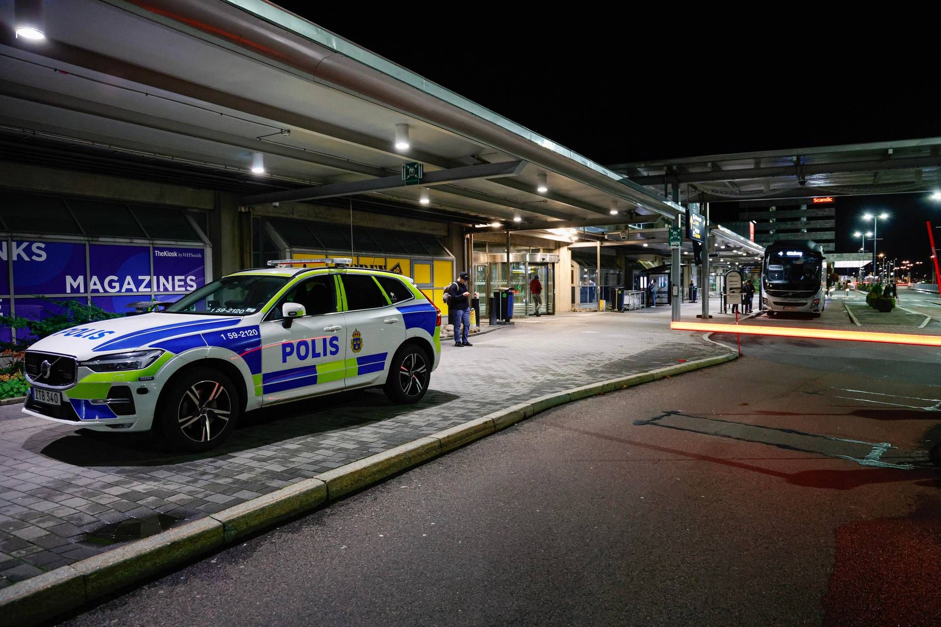 Droni avvistati all'aeroporto svedese di Goteborg: "Traffico sospeso e voli deviati verso altri scali"