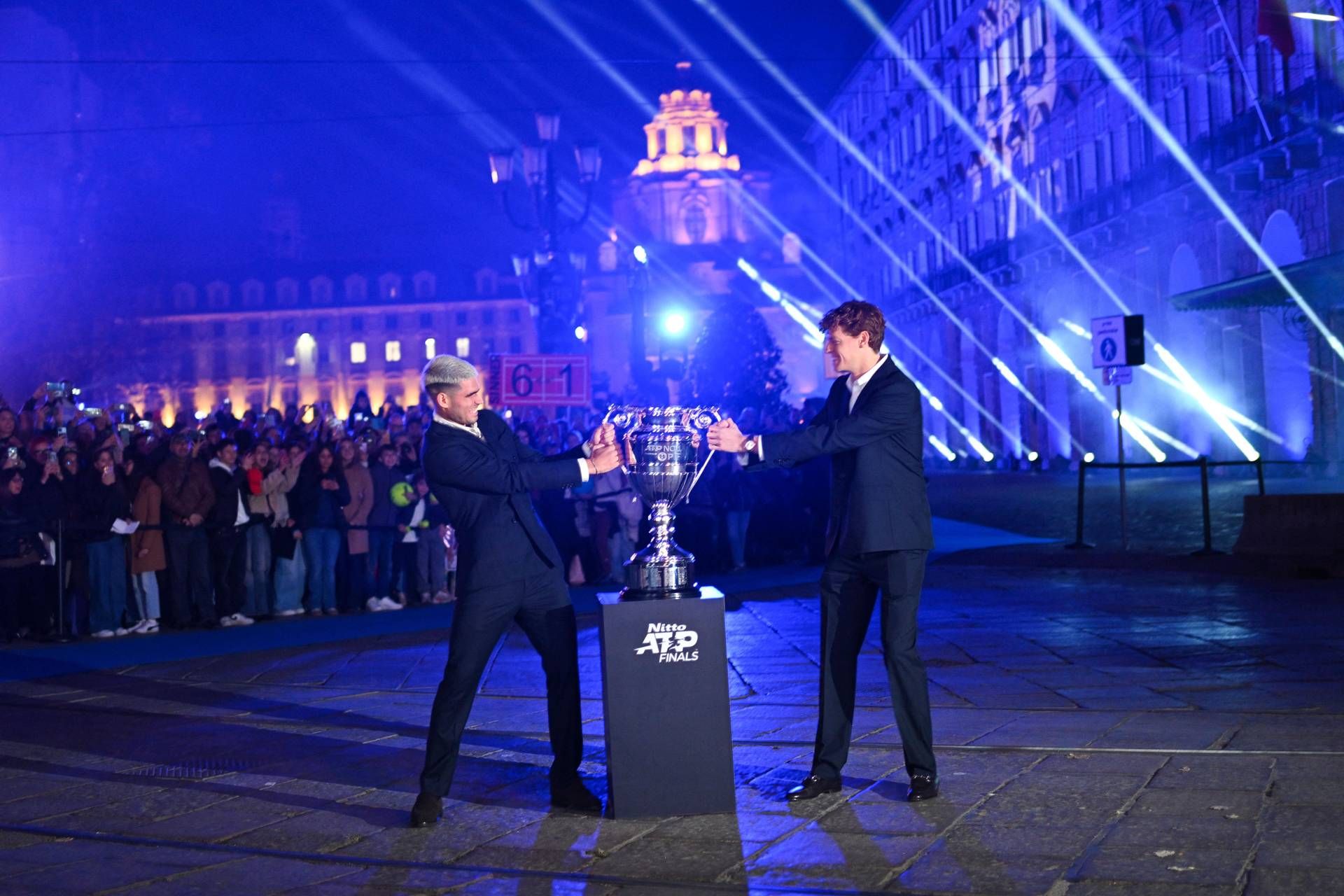 Sinner e Alcaraz, a Torino inizia la 'battaglia' per la coppa del numero uno