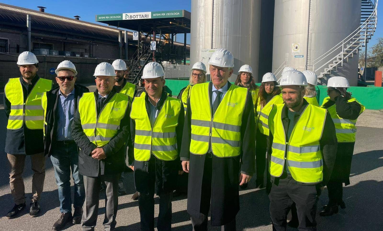 Atık, 'Ekolojik geçişin şantiyeleri' kullanılmış petrolün kahramanı 34. aşamada