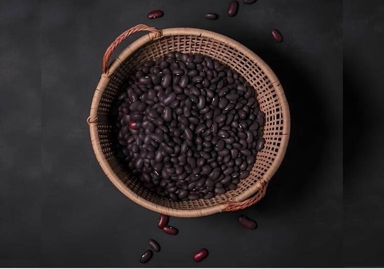 Un cesto di fagioli neri - (123RF)