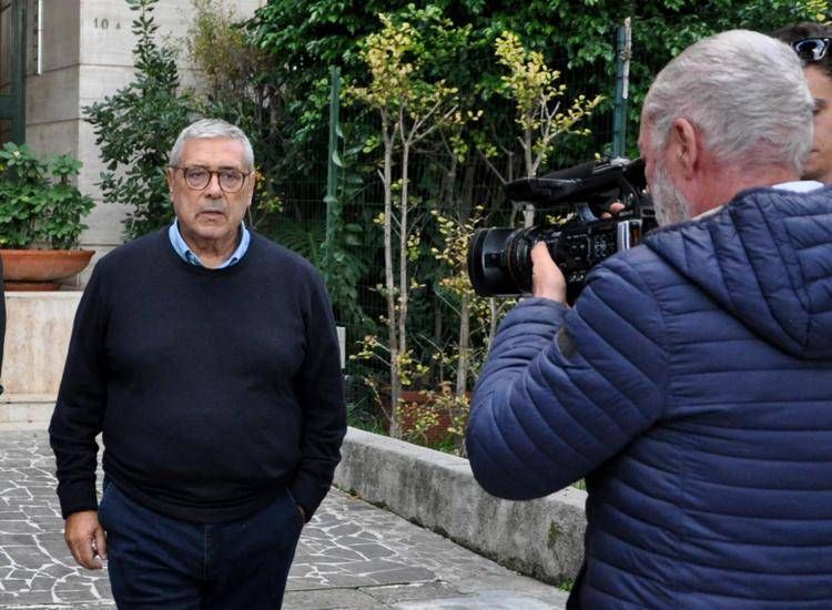 Cuffaro sotto casa durante la perquisizione dei carabinieri - Ipa